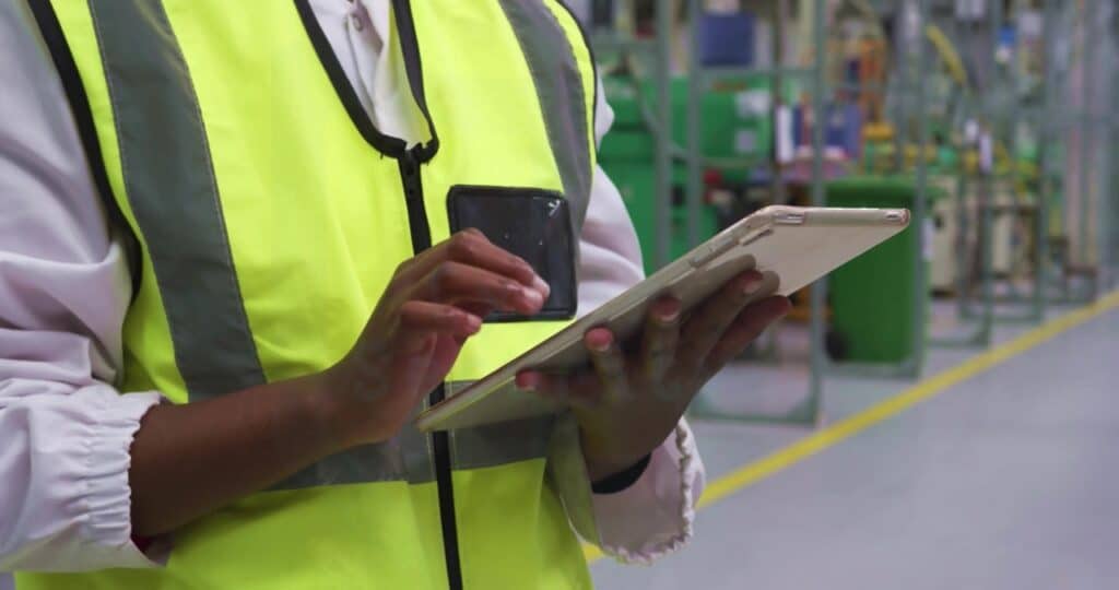 broker organizing carrier packets and rate confirmations using a freight broker document management system