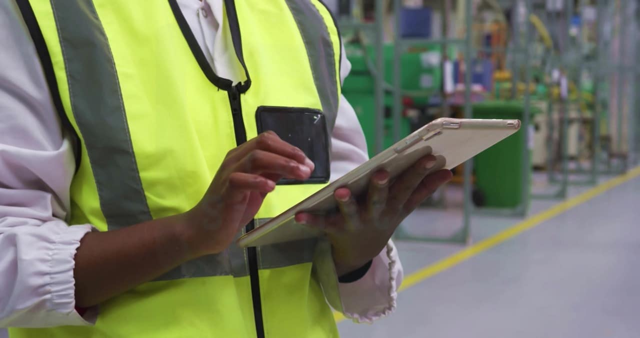 broker organizing carrier packets and rate confirmations using a freight broker document management system
