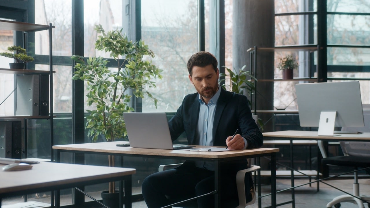 quality manager reviewing an electronic batch record for traceability and GMP compliance