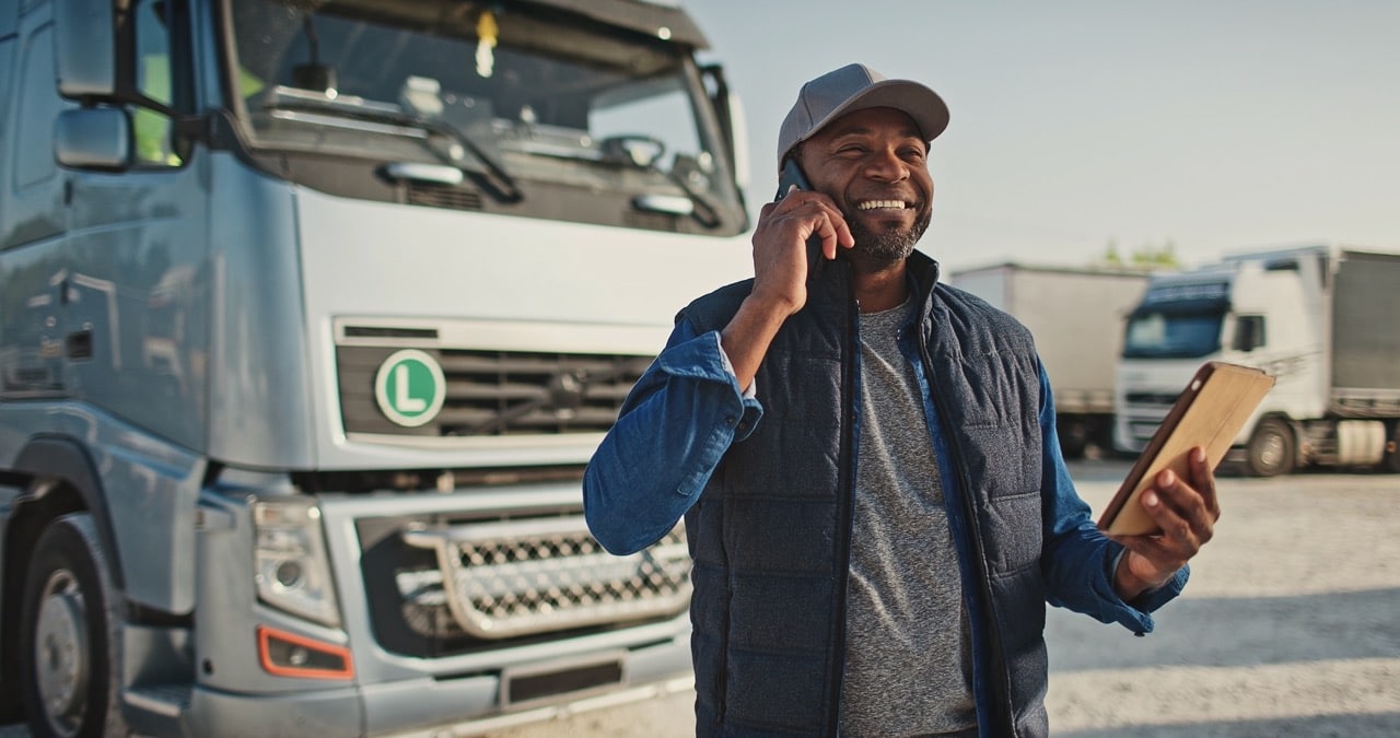 Dispatcher viewing connected TMS and document management records for a load