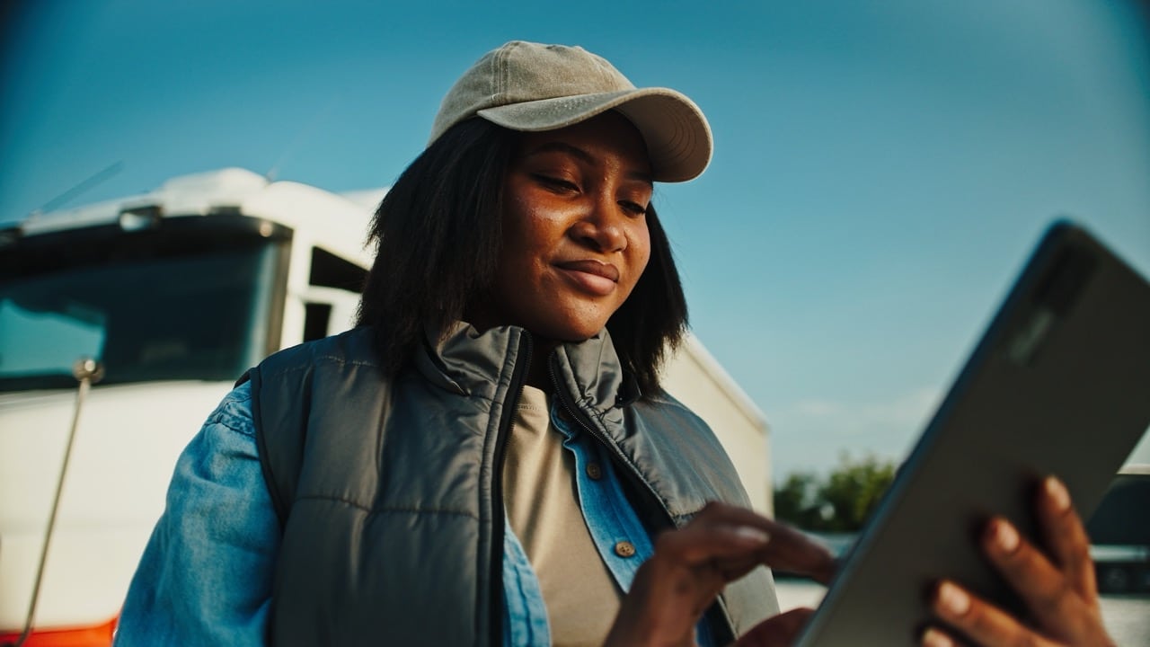 Read more about the article Electronic Signatures in Transportation: How Carriers Digitize BOL and POD Signatures at Scale